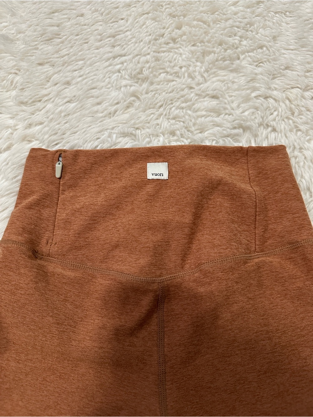 Vuori sports top & leggings matching Set - Picture 9 of 10